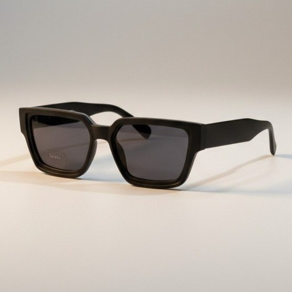 Nicole Miller Sunglasses – Black Frame with Silver‎ Detail – NWT